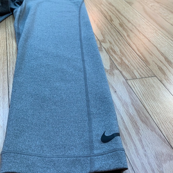 NIKE GRAY CROP LEGGINGS - Picture 4 of 7